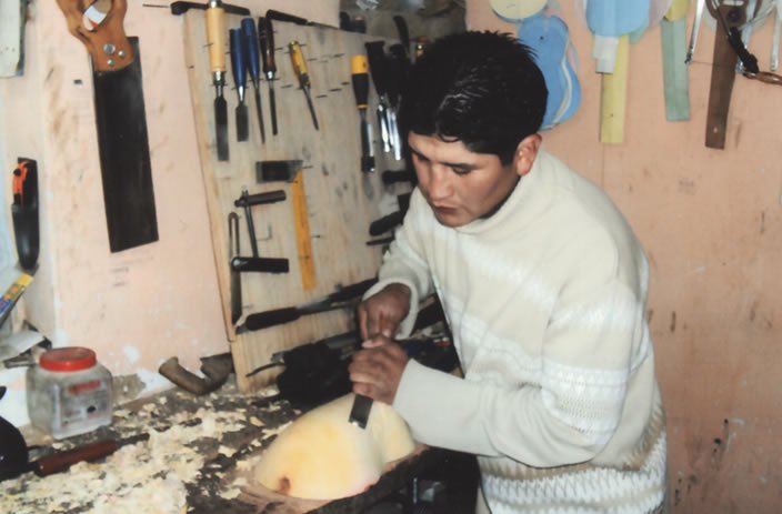 fabricando un charango boliviano, como se fabrica un charngo, proceso de fabricacion del charanngo